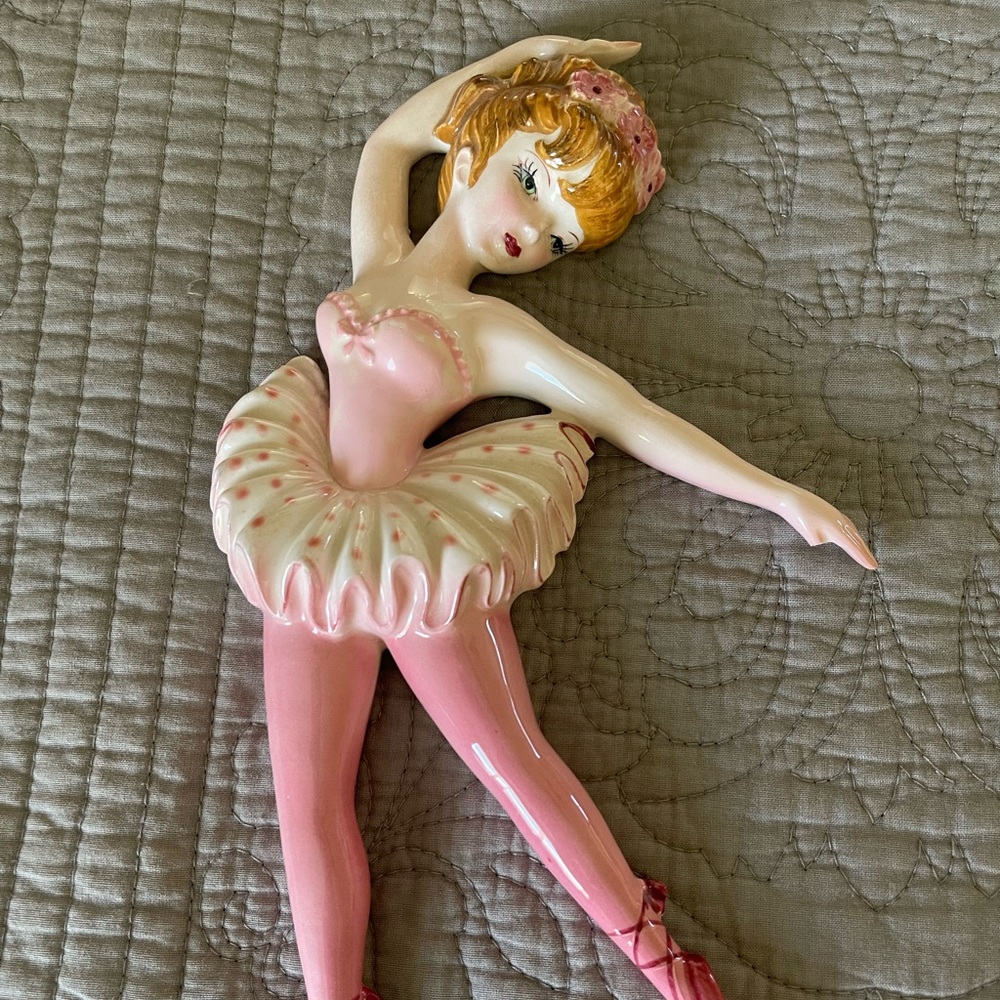 Vintage Pair of Lefton Ceramic Wall Hanging Ballerinas - Picture 5 of 9